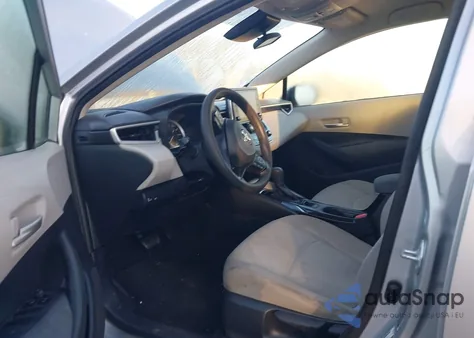 2021 Toyota Corolla Le z USA, uszkodzony, nr VIN JTDEPMAE9MJ137943